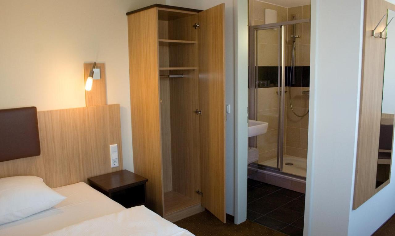 Ausbildungshotel St. Theresia ミュンヘン エクステリア 写真
