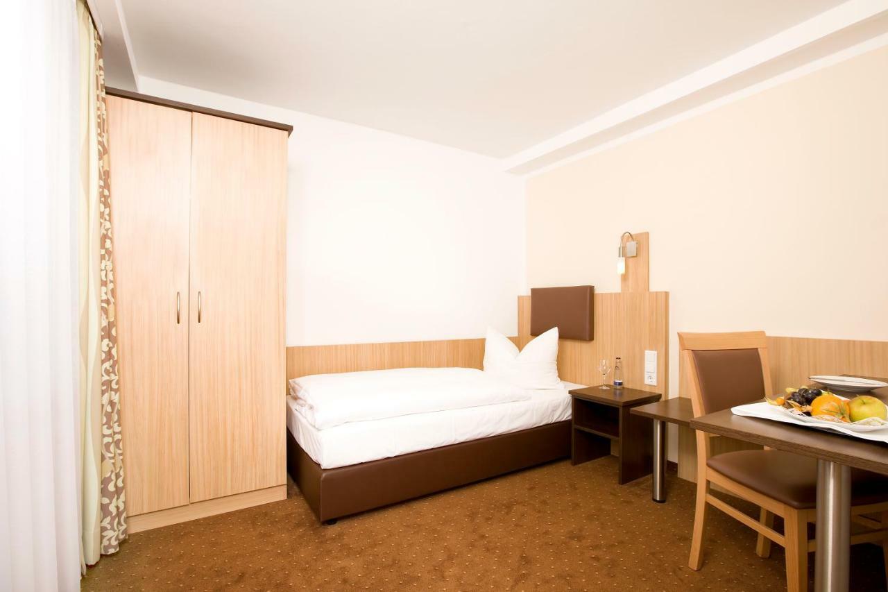 Ausbildungshotel St. Theresia ミュンヘン エクステリア 写真